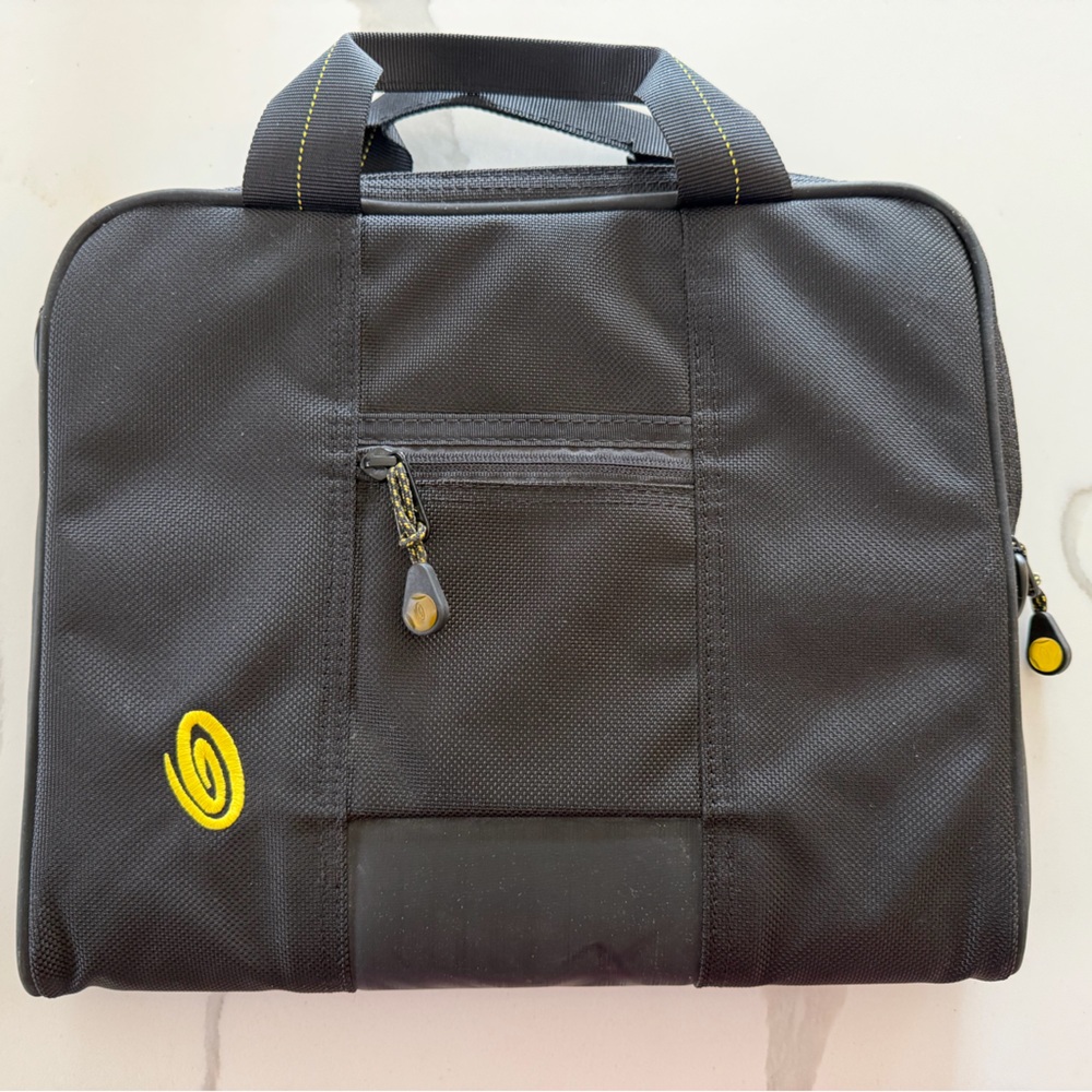 Timbuk2 Slim Computer Case padded Like NEW 10.5” x 12” handle black laptop ipad
